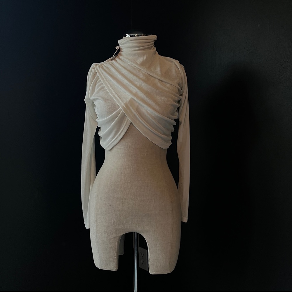 Verge girl cross crop top